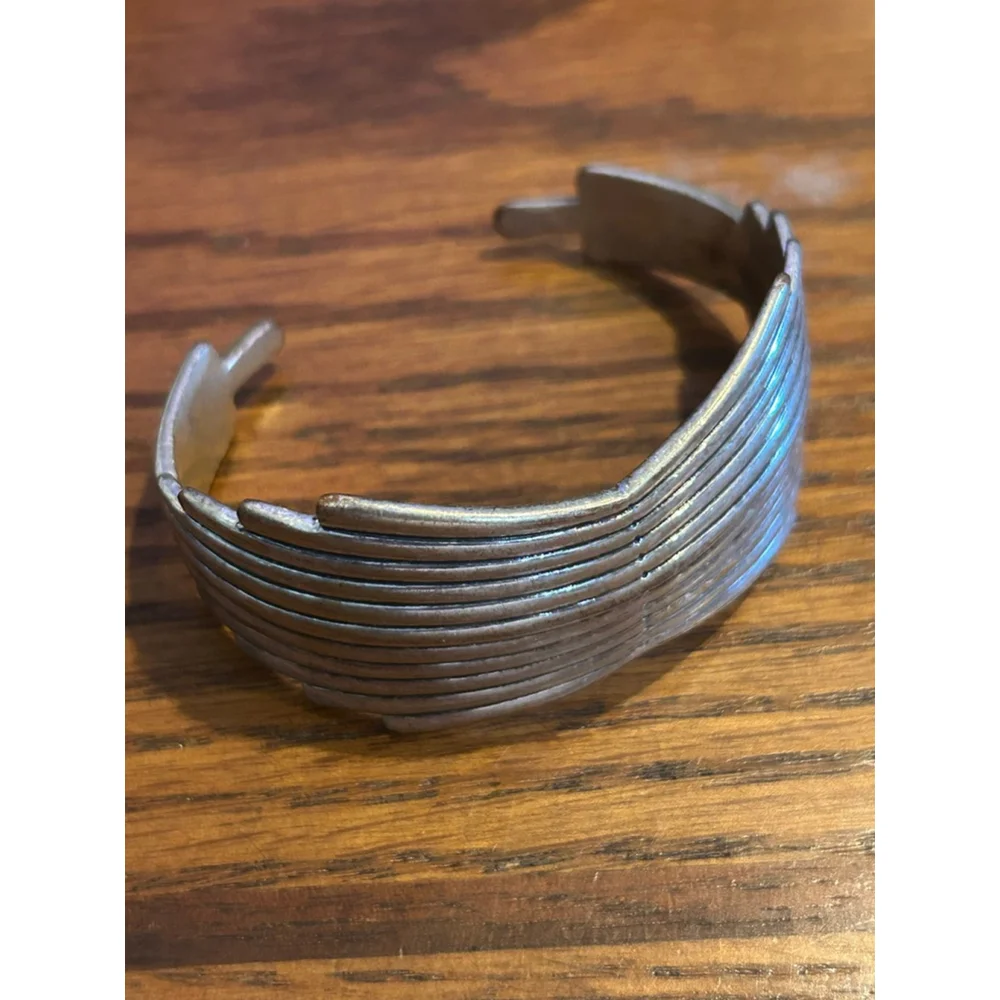 Women's Lucky Brand Silver Cuff Bracelet Size 6 - Picture 3 of 5